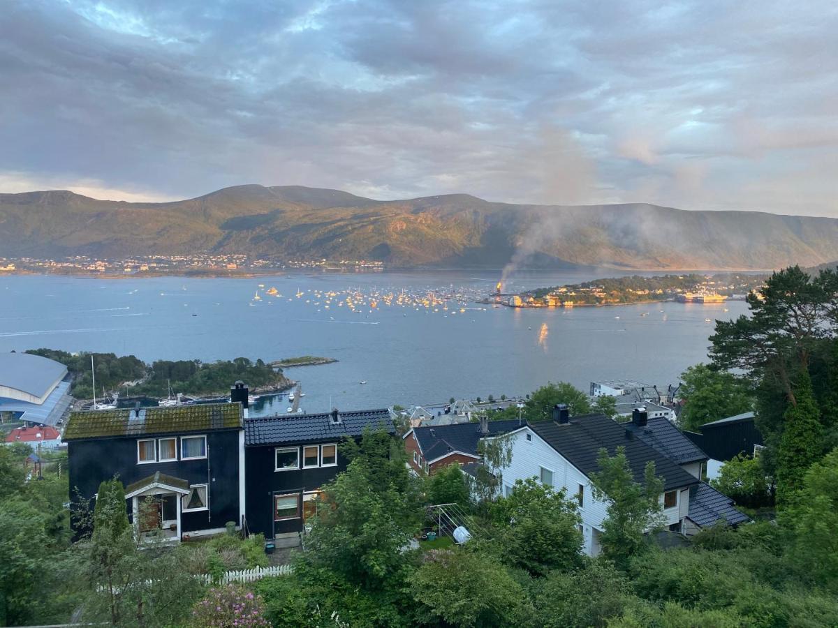 Great Place With View To The Mountains And Fjord Lejlighed Ålesund Eksteriør billede