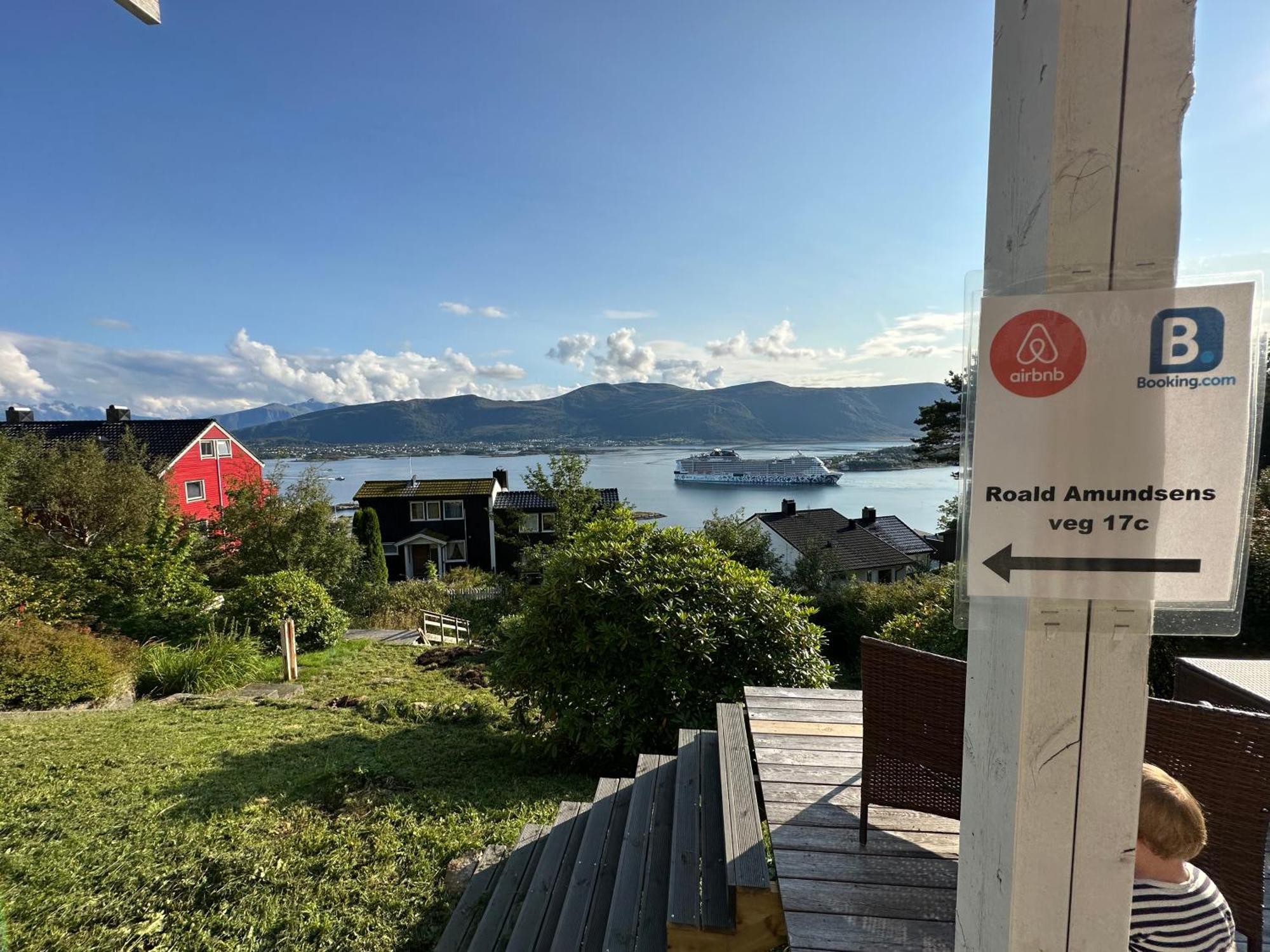 Great Place With View To The Mountains And Fjord Ålesund Eksteriør billede